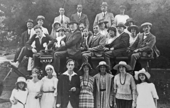 Mc Farling charabanc in 1915