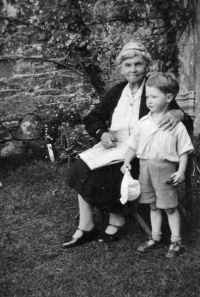 Maud Irene Briard, nee de Gruchy, at Noirmont Manor, aged 85, with a great-nephew