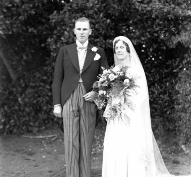 File:J25HolmanNicolleWedding1933.jpg