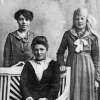 Amelia Henry, nee Noel, with Gladys and Phyllis in 1915