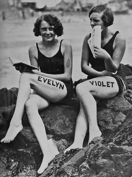 File:H25JSCLabeyAlbum1928Evelyn&Violet.png