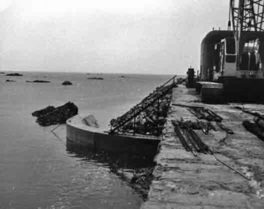 July 1973 - A rubble wall is created ready to take the first rows of cobs