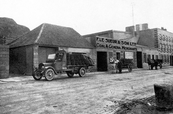 Le Sueur's warehouse on Commercial Buildings in 1925