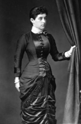 Miss de la Taste photographed by Ernest Baudoux