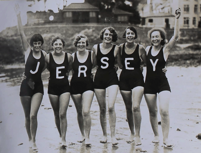 File:H25JSCLabeyAlbum1928JerseyBelles2.png