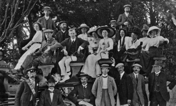 A charabanc at Le Colombier in 1911