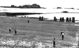 Bathing huts next to the pool