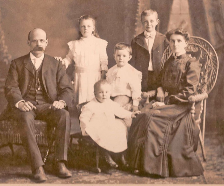 File:An18Campbell(Nicholson)Family.jpg
