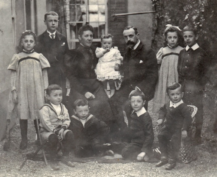 File:Anc15RenoufJohnFamily1892.jpg