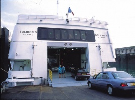 Cars drive on to Solidor 5