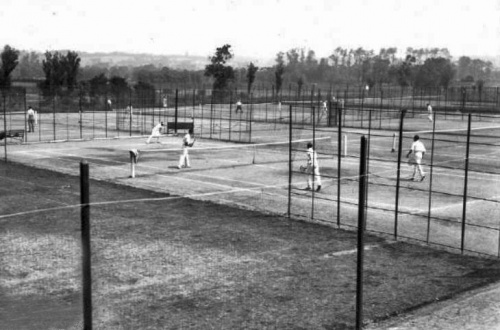 Pre-war photograph of tennis courts at Greve d'Azette