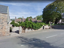 Maison Maret in 2010. It appears that an extra stone was added to widen the main archway