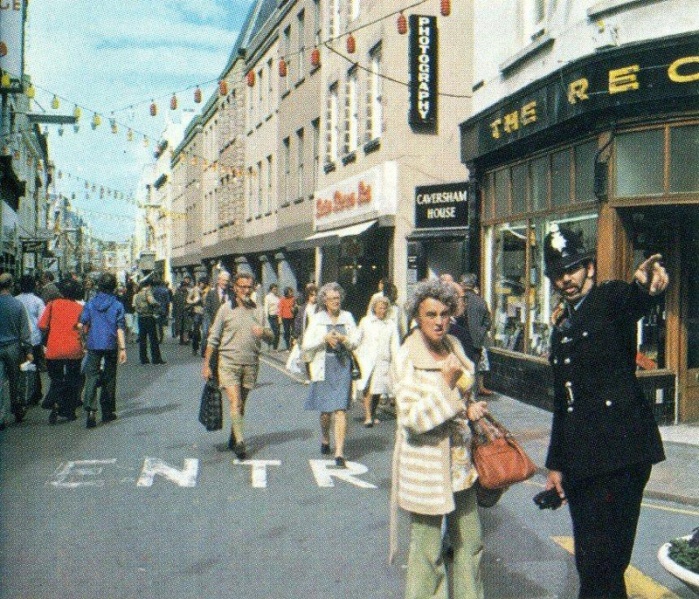 File:Sub15QueenSt1970s.jpg